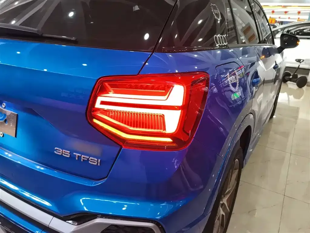 Audi Q2L — фото 8