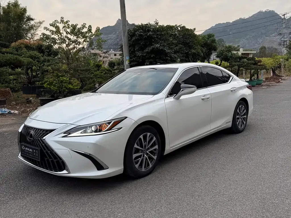 Lexus ES — фото 9