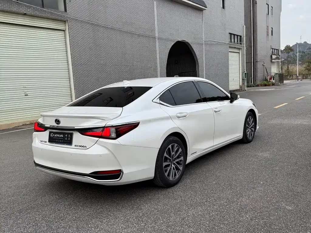 Lexus ES — фото 8