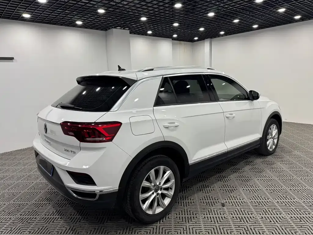 Volkswagen T-Roc — фото 7