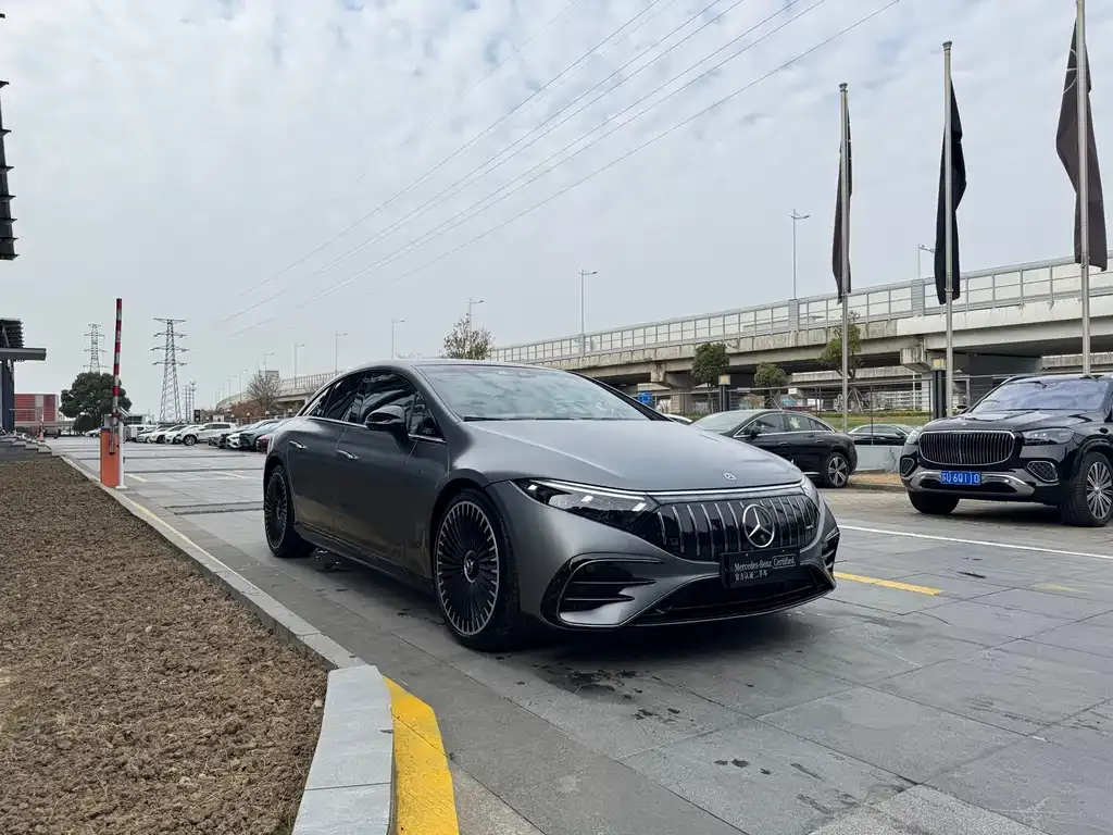 Mercedes-Benz EQS AMG — фото 3
