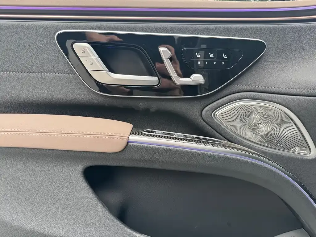 Mercedes-Benz EQS AMG — фото 10
