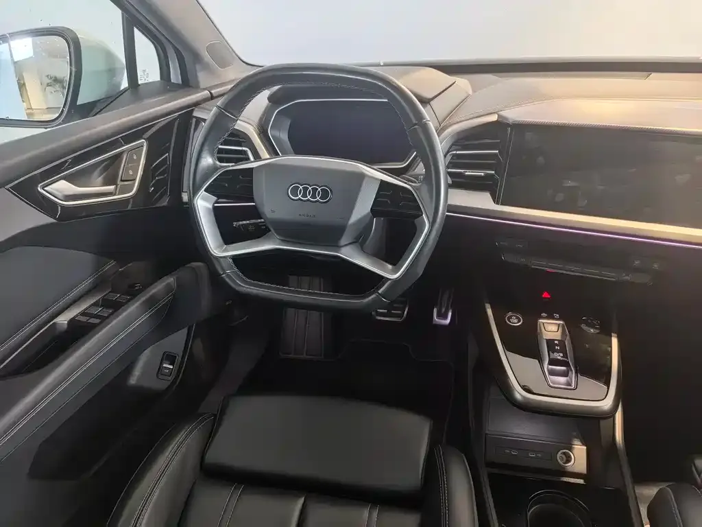 Audi Q4 e-tron — фото 4