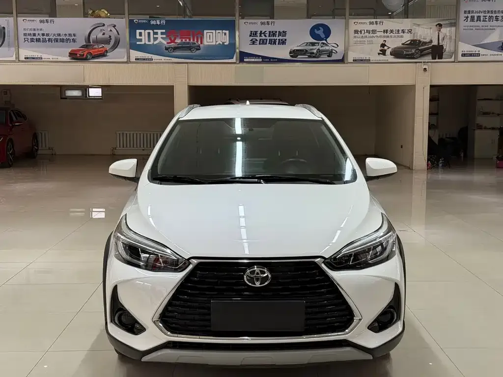 Toyota Yaris L — фото 2