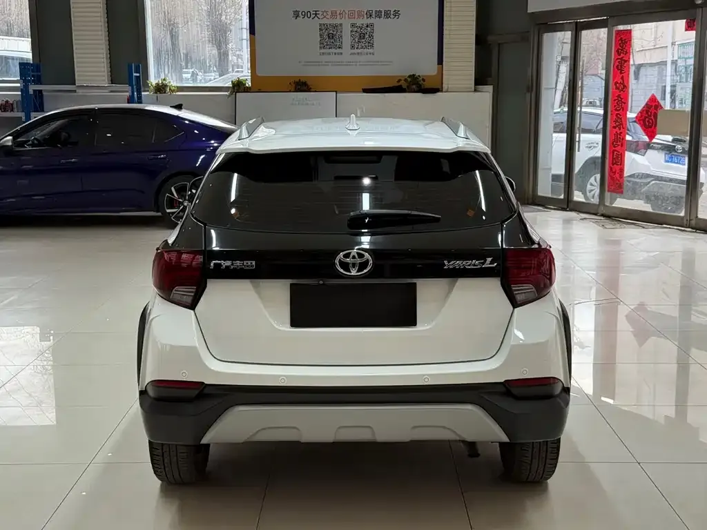 Toyota Yaris L — фото 5
