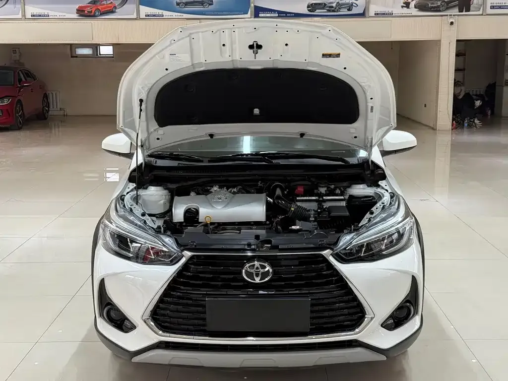 Toyota Yaris L — фото 7