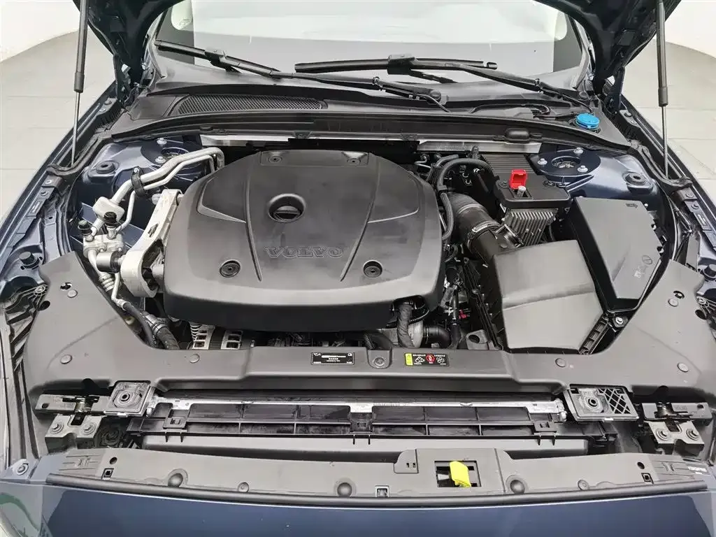 Volvo S60 — фото 10