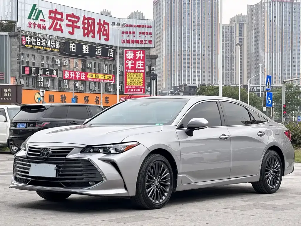 Toyota Avalon — фото 1
