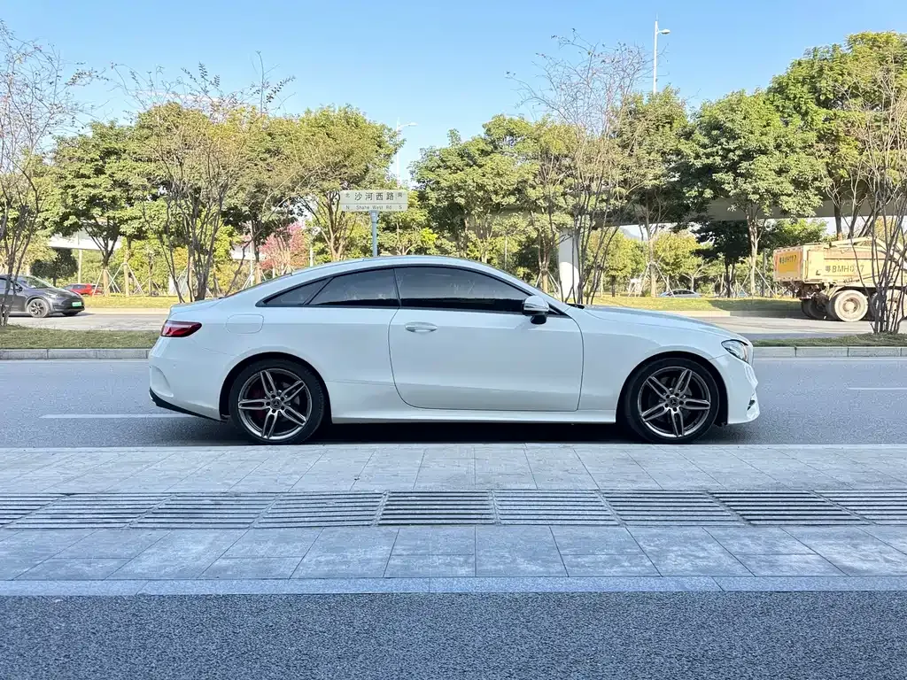 Mercedes-Benz E-Class (Import) — фото 9