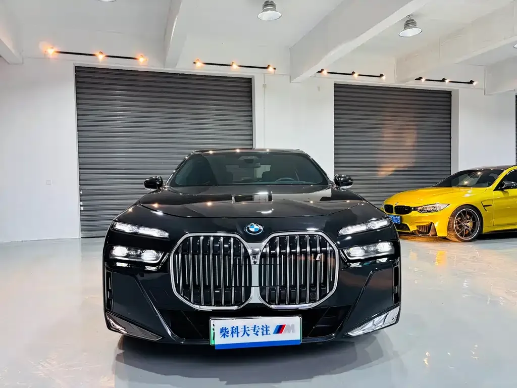 BMW i7 — фото 1