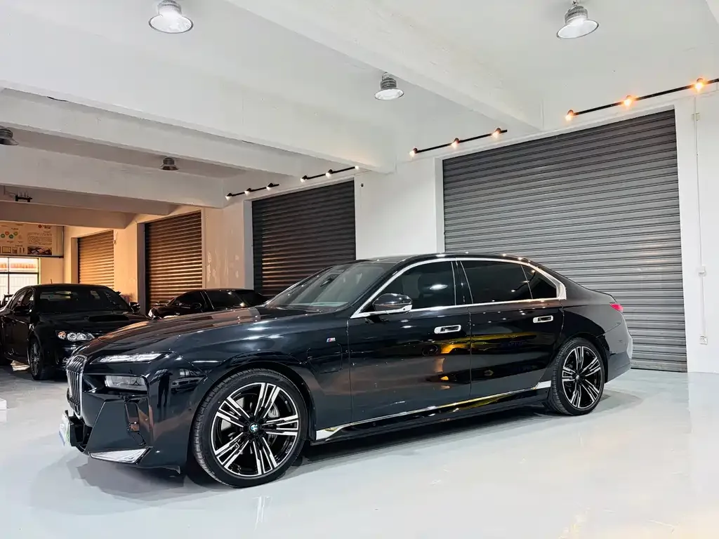 BMW i7 — фото 5