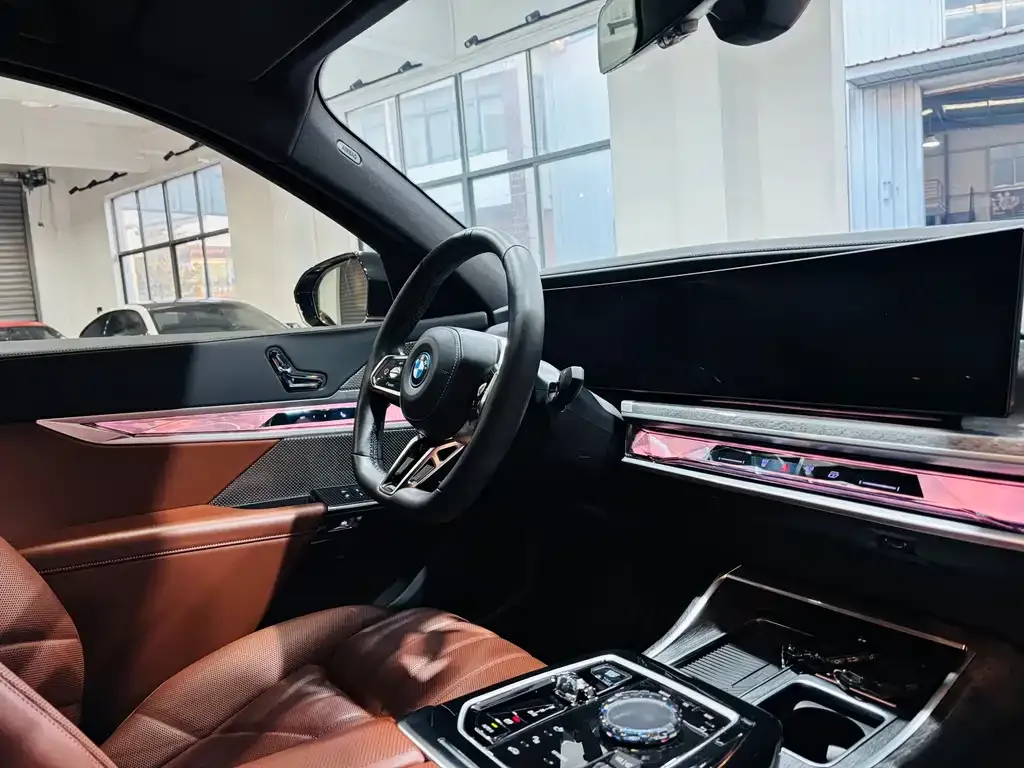 BMW i7 — фото 8