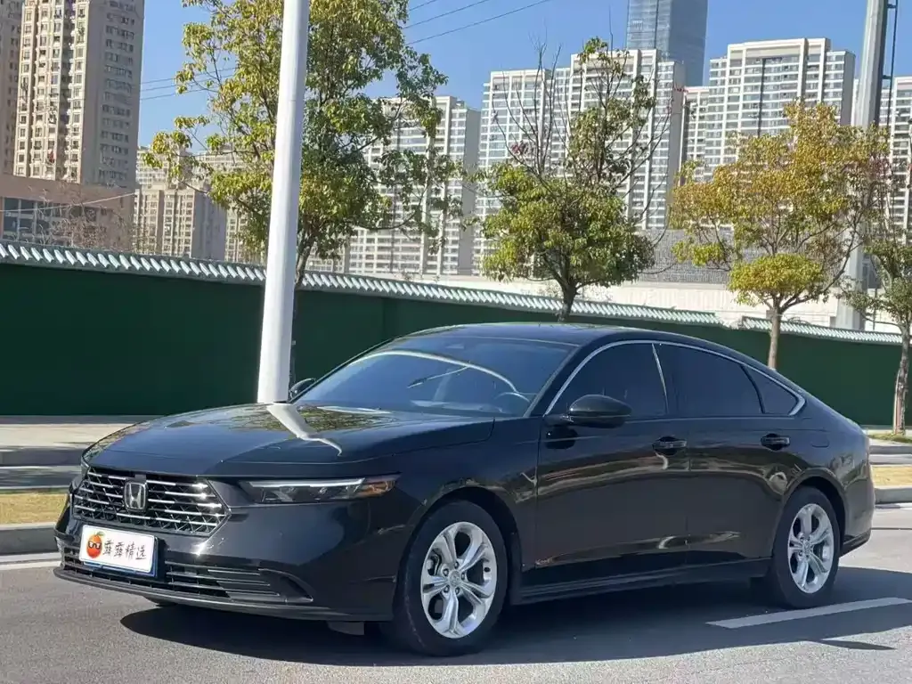 Honda Accord — фото 1