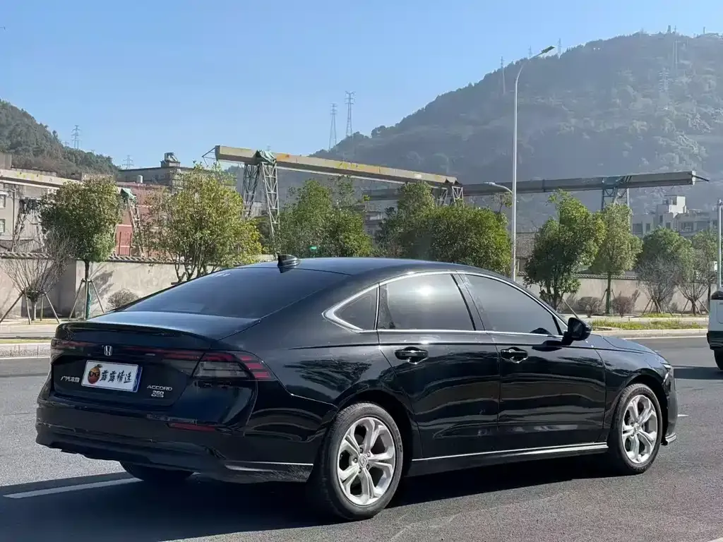 Honda Accord — фото 6