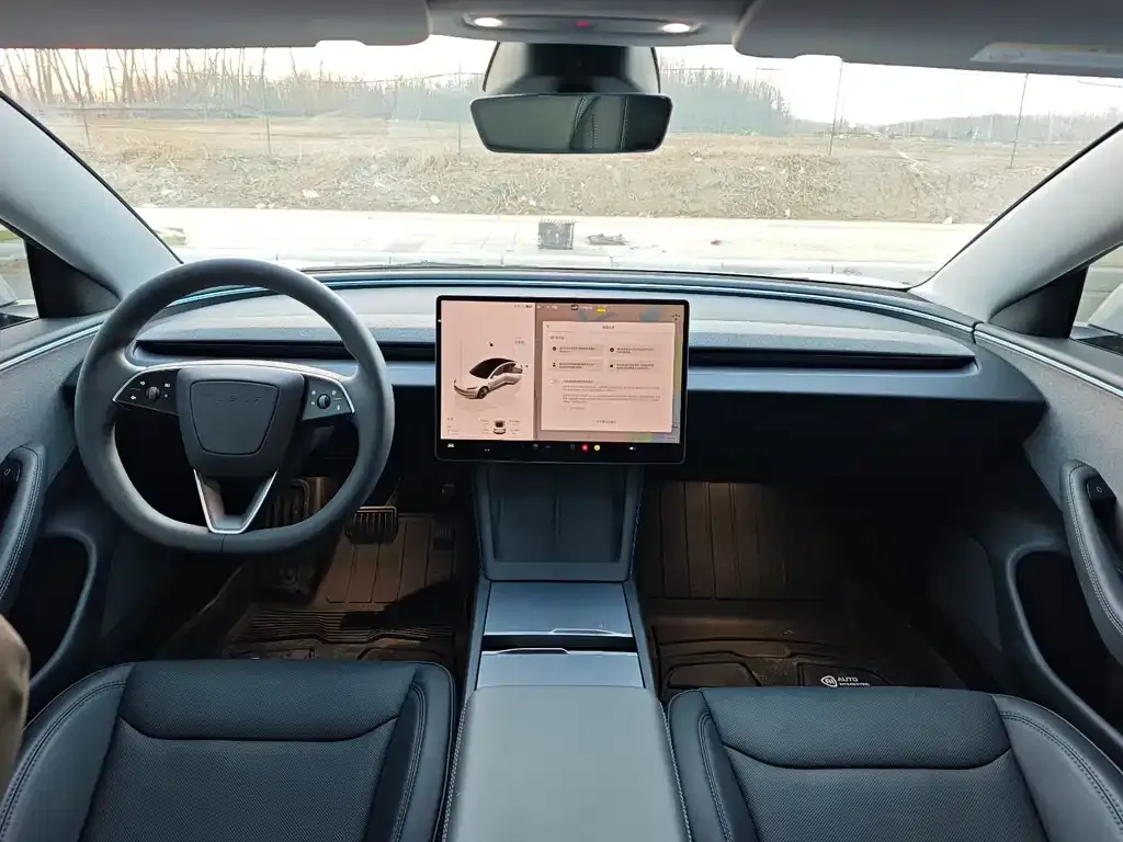 Tesla Model 3 — фото 7