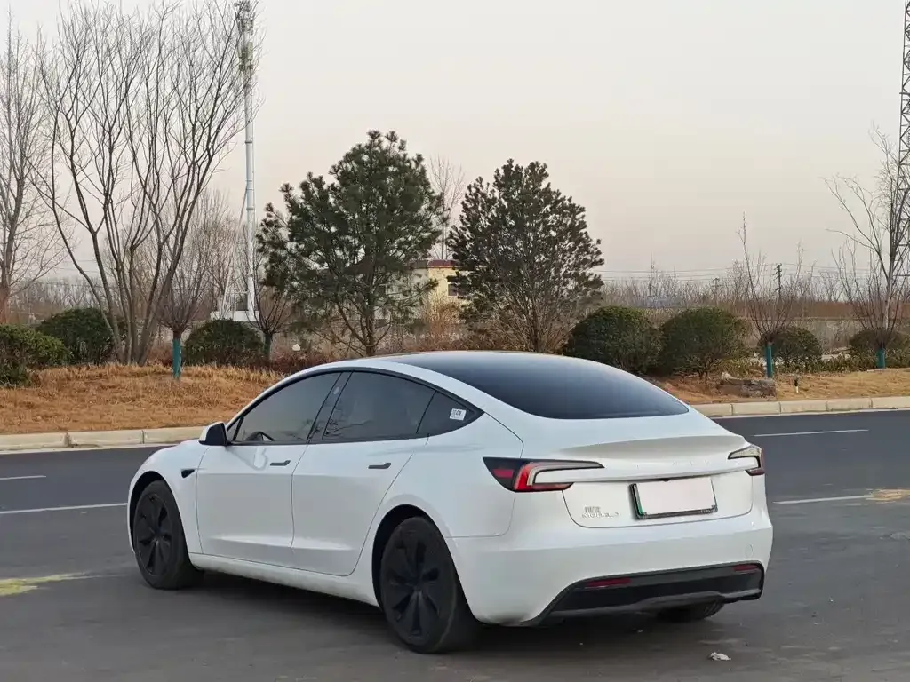 Tesla Model 3 — фото 3