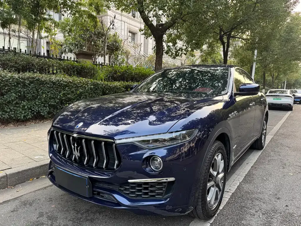 Maserati Levante — фото 1