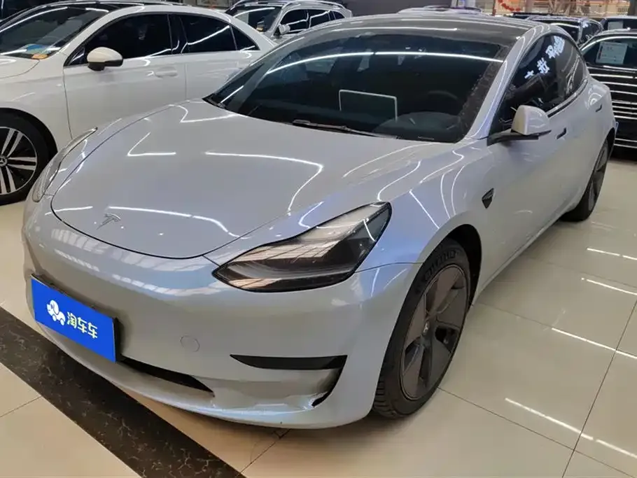 Tesla Model 3 — фото 1