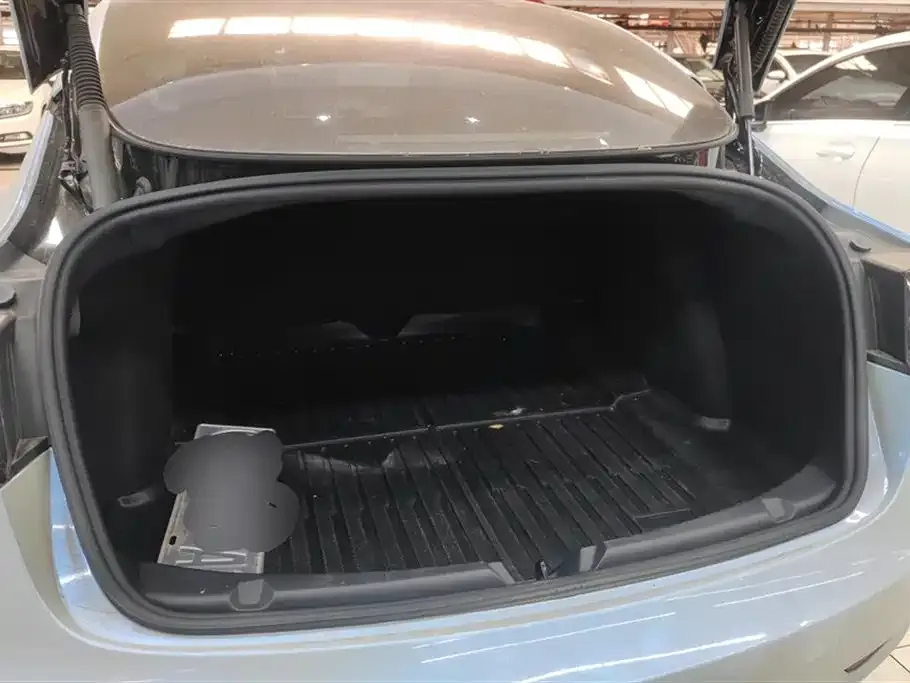 Tesla Model 3 — фото 3