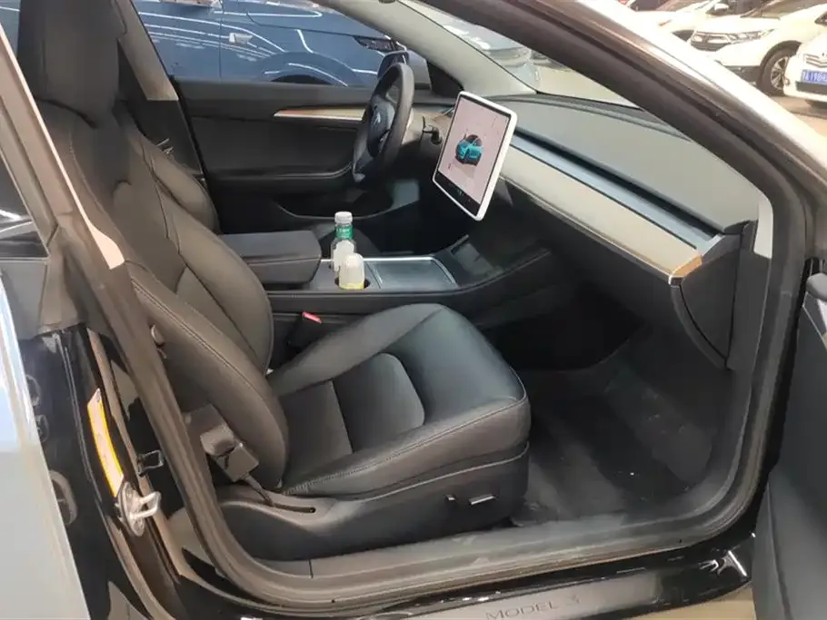 Tesla Model 3 — фото 10