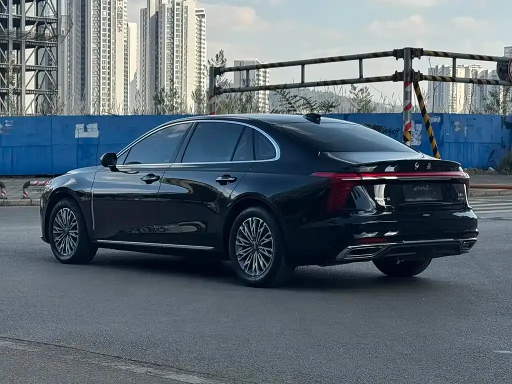 Hongqi H5 — фото 3