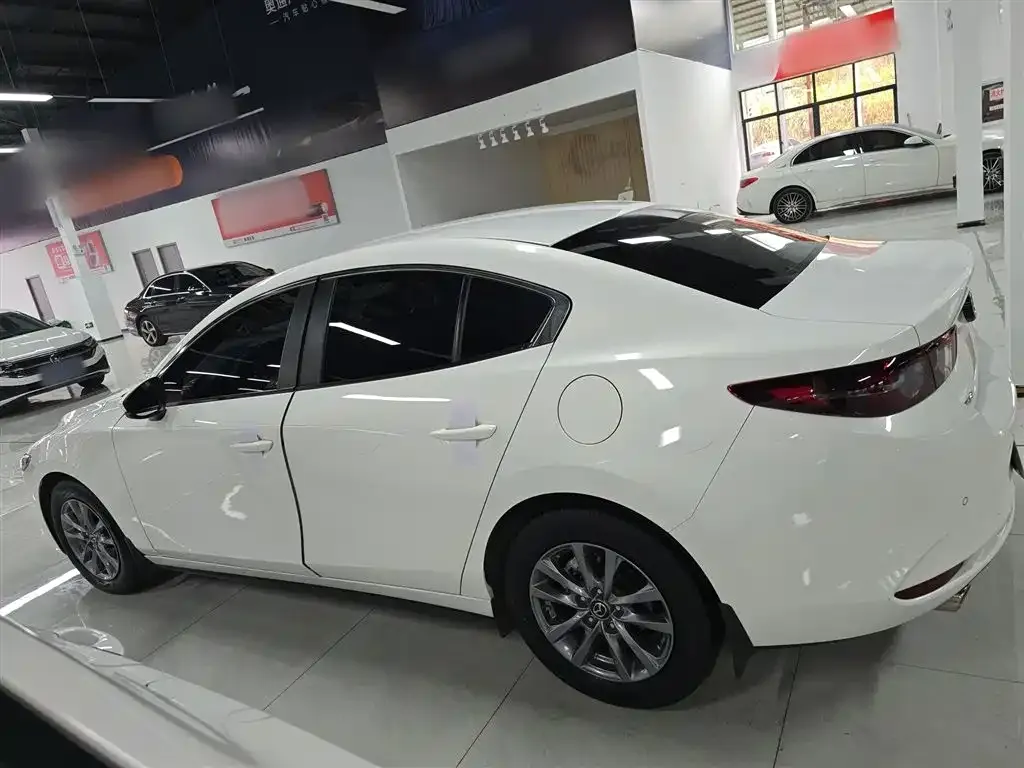 Mazda 3 Axela — фото 9