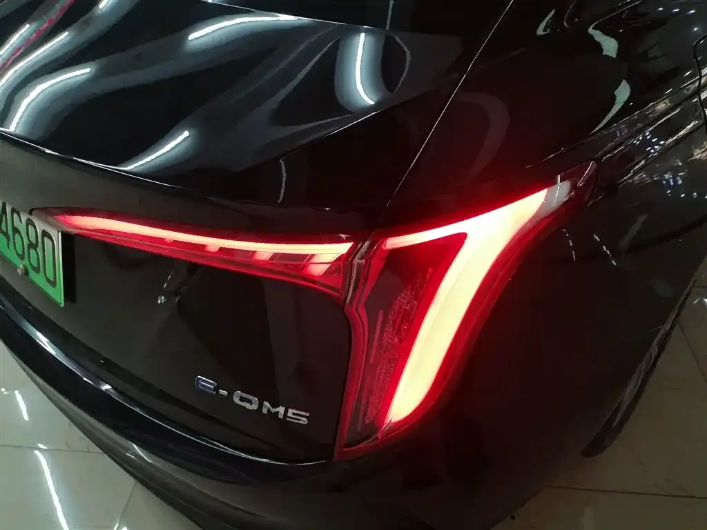 Hongqi E-QM5 — фото 7