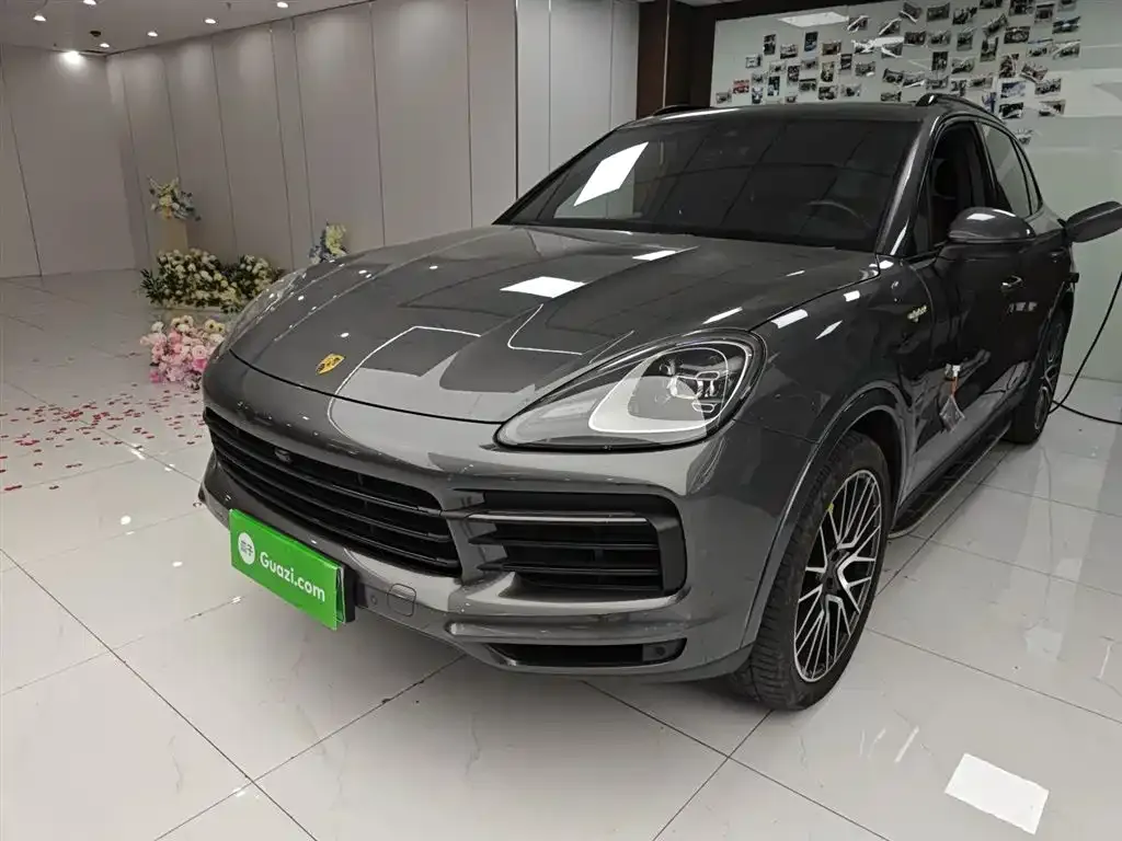 Porsche Cayenne Hybrid — фото 1