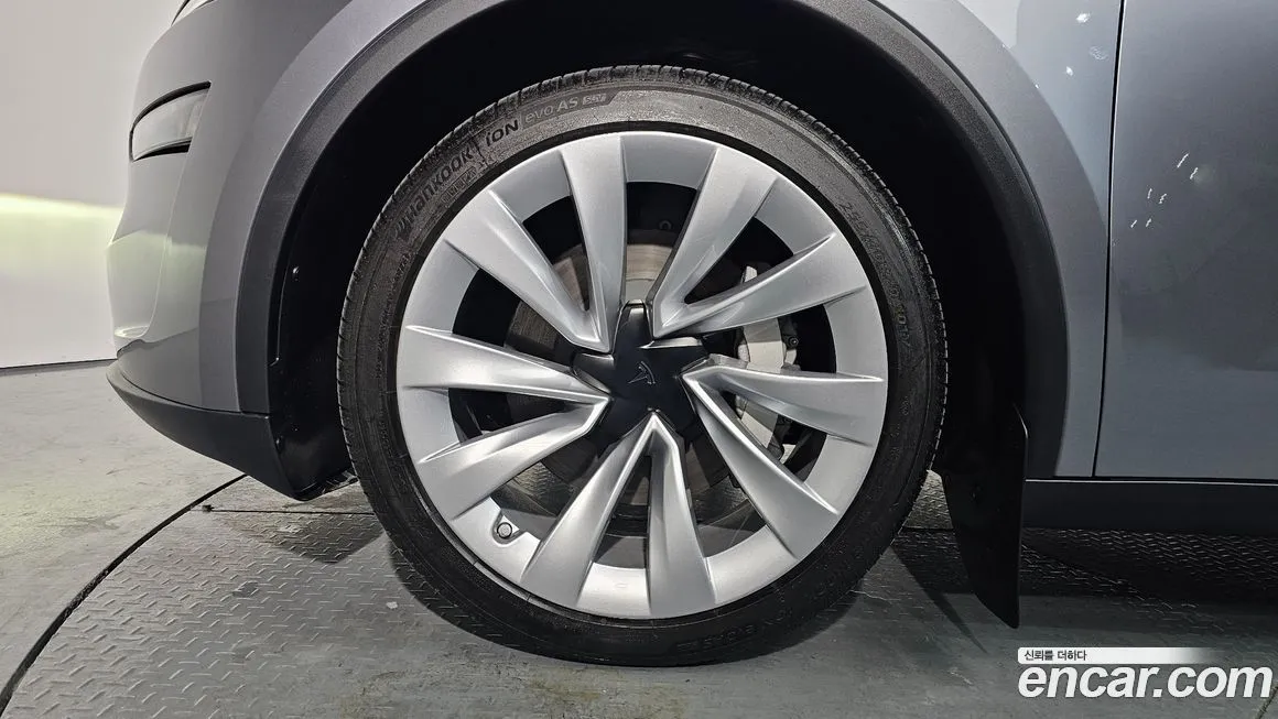Tesla Model Y — фото 9