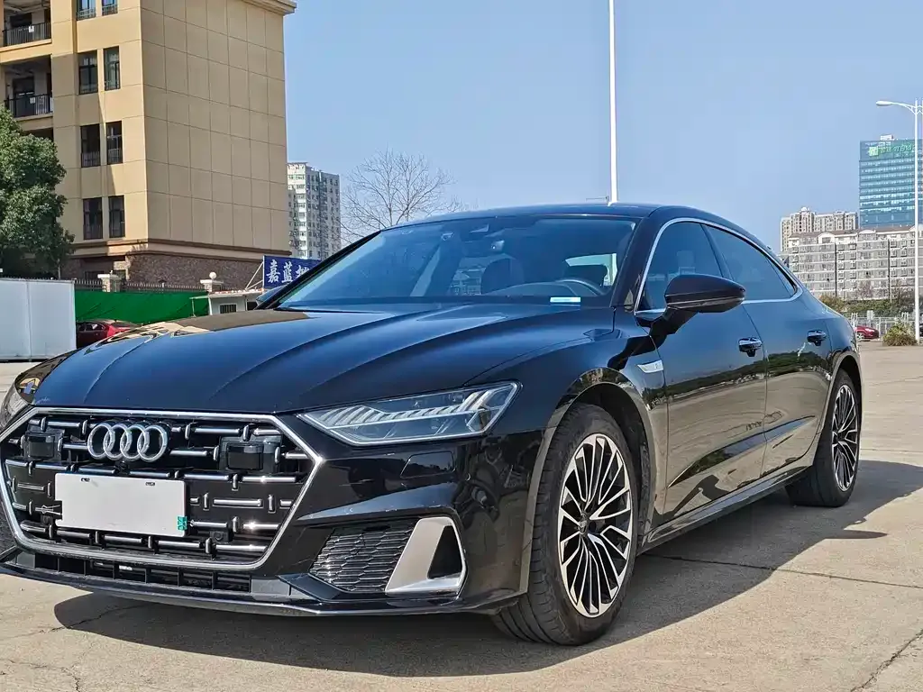 Audi A7L — фото 1