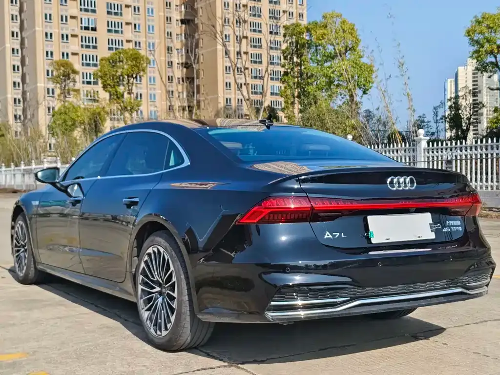 Audi A7L — фото 9