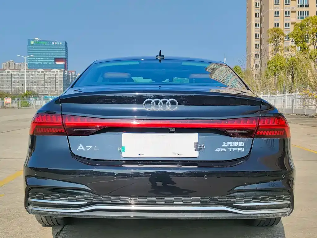 Audi A7L — фото 10