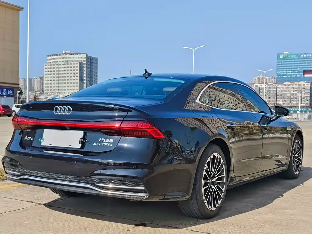 Audi A7L — фото 2