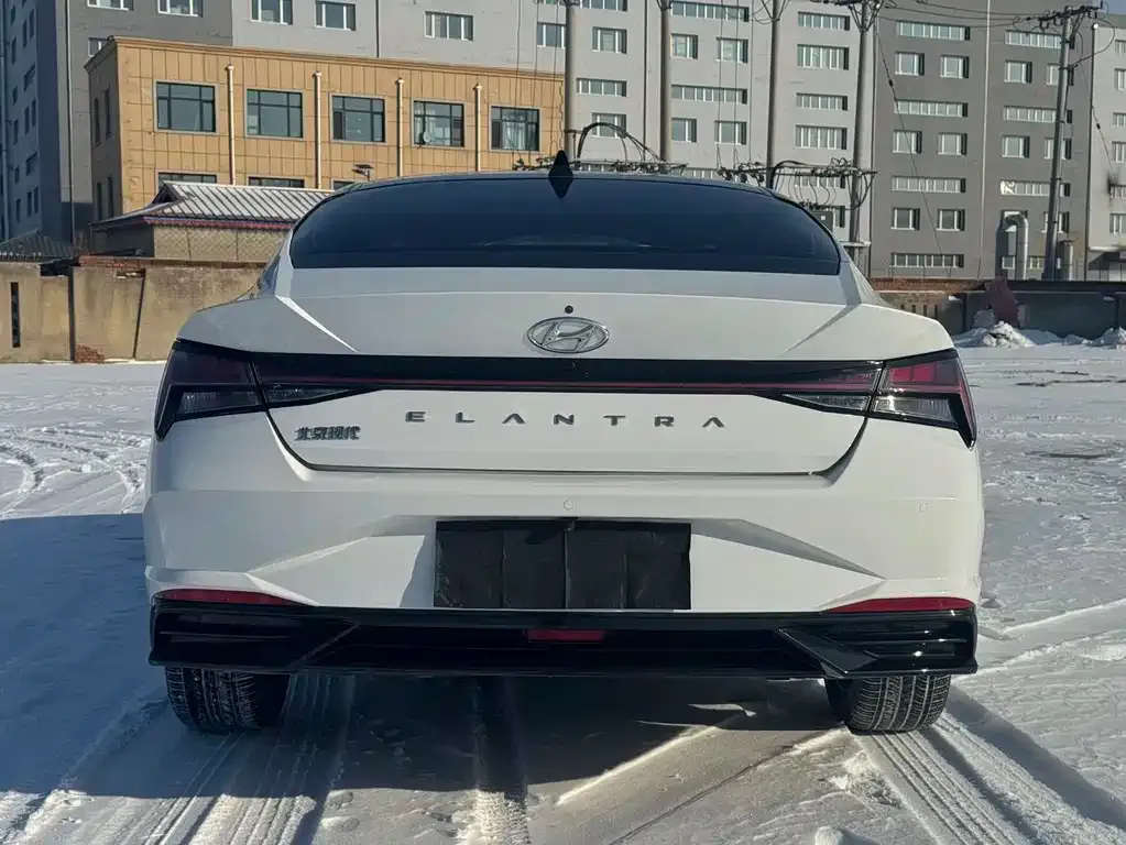 Hyundai Elantra — фото 5