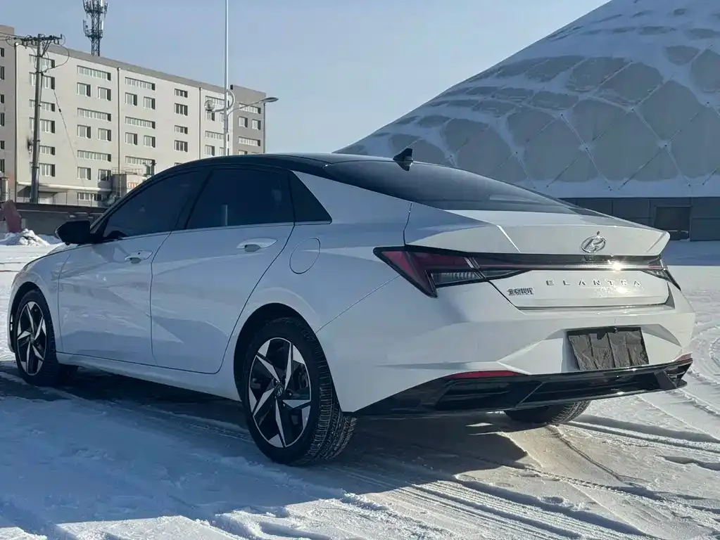 Hyundai Elantra — фото 7