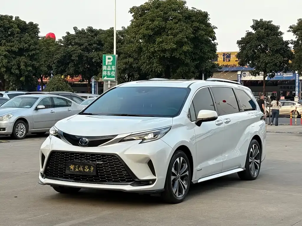 Toyota Granvia — фото 1