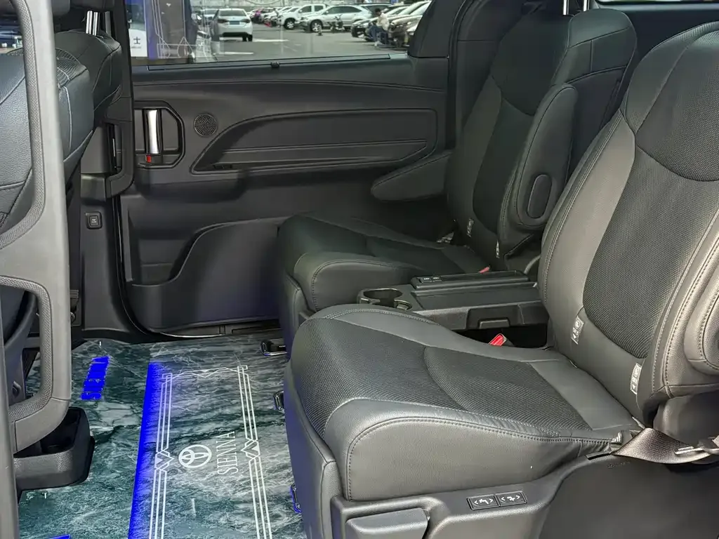 Toyota Granvia — фото 2