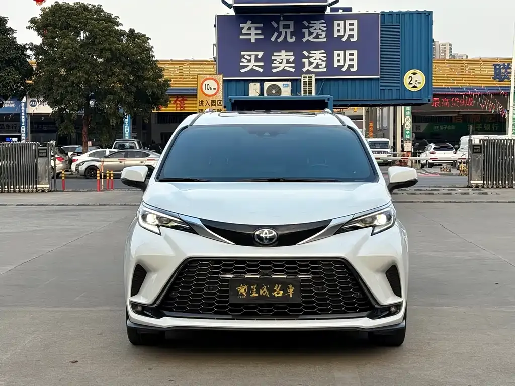 Toyota Granvia — фото 5