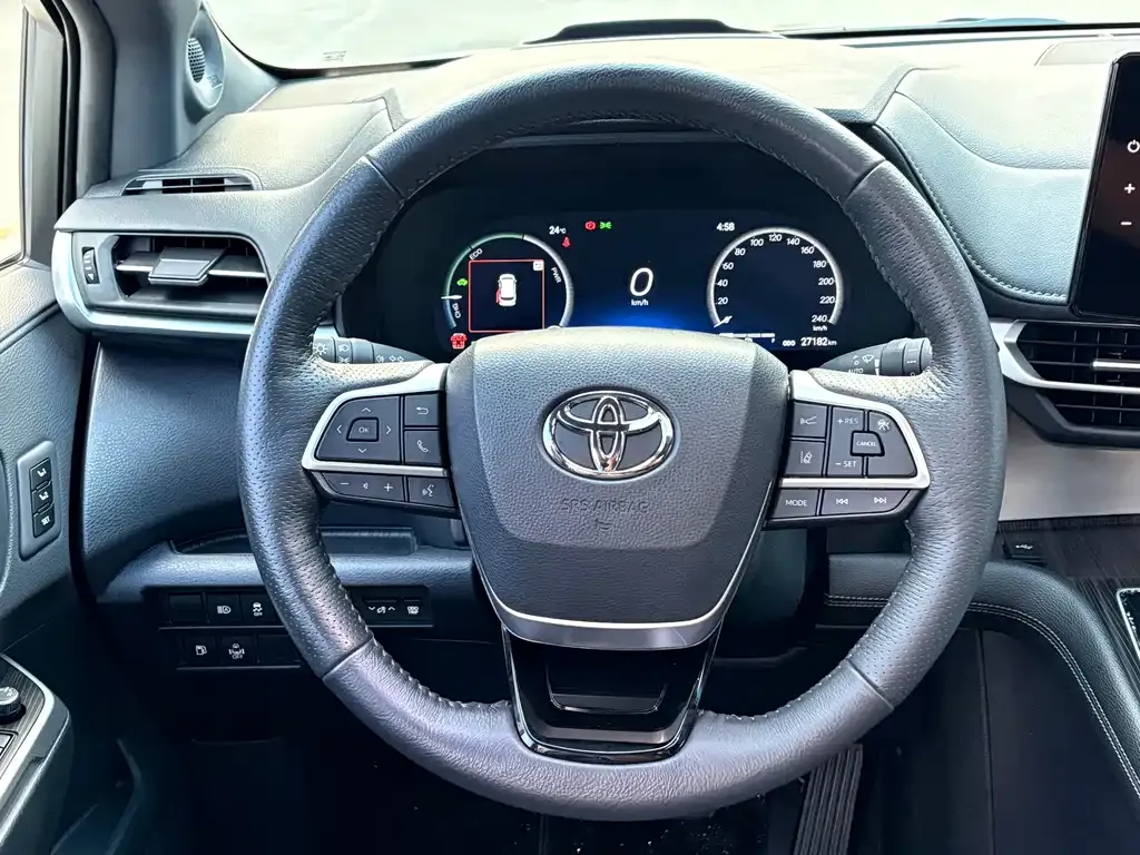Toyota Granvia — фото 6