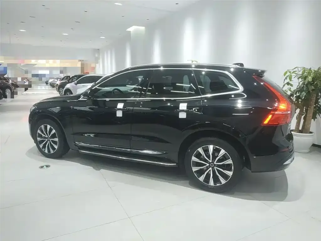 Volvo XC60 — фото 10
