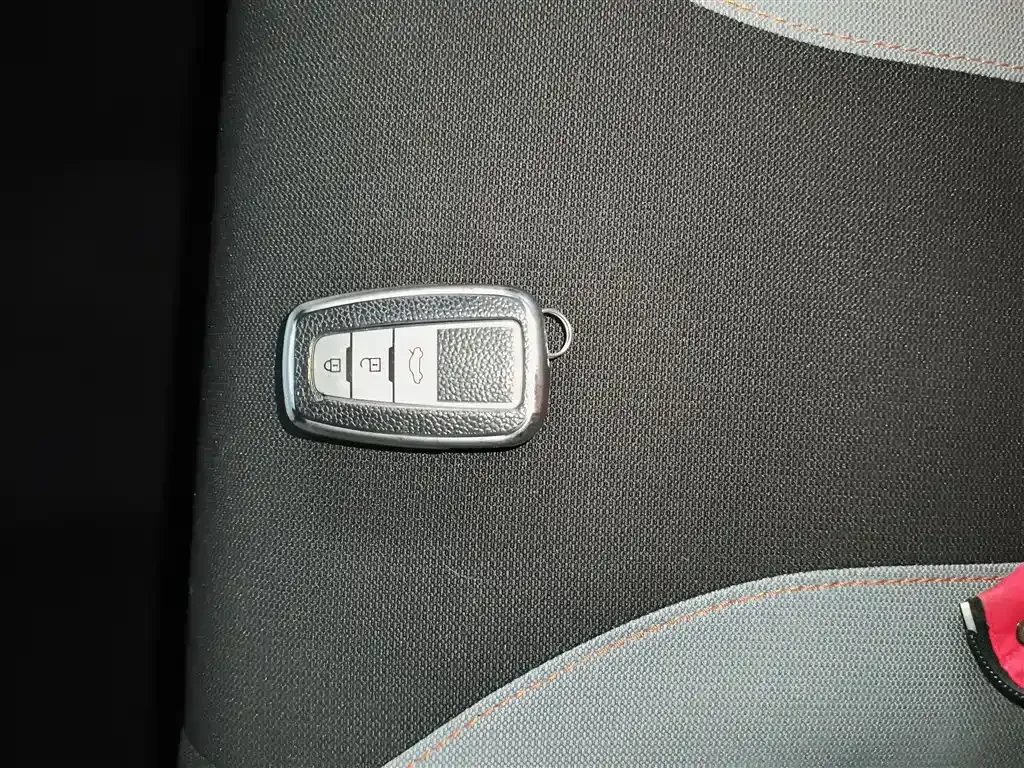 Toyota Corolla — фото 10