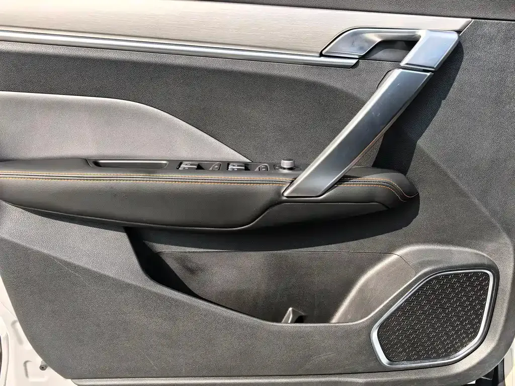 Geely Binyue — фото 10