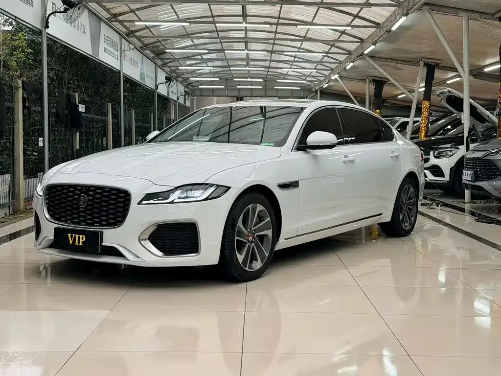 Jaguar XFL — фото 1