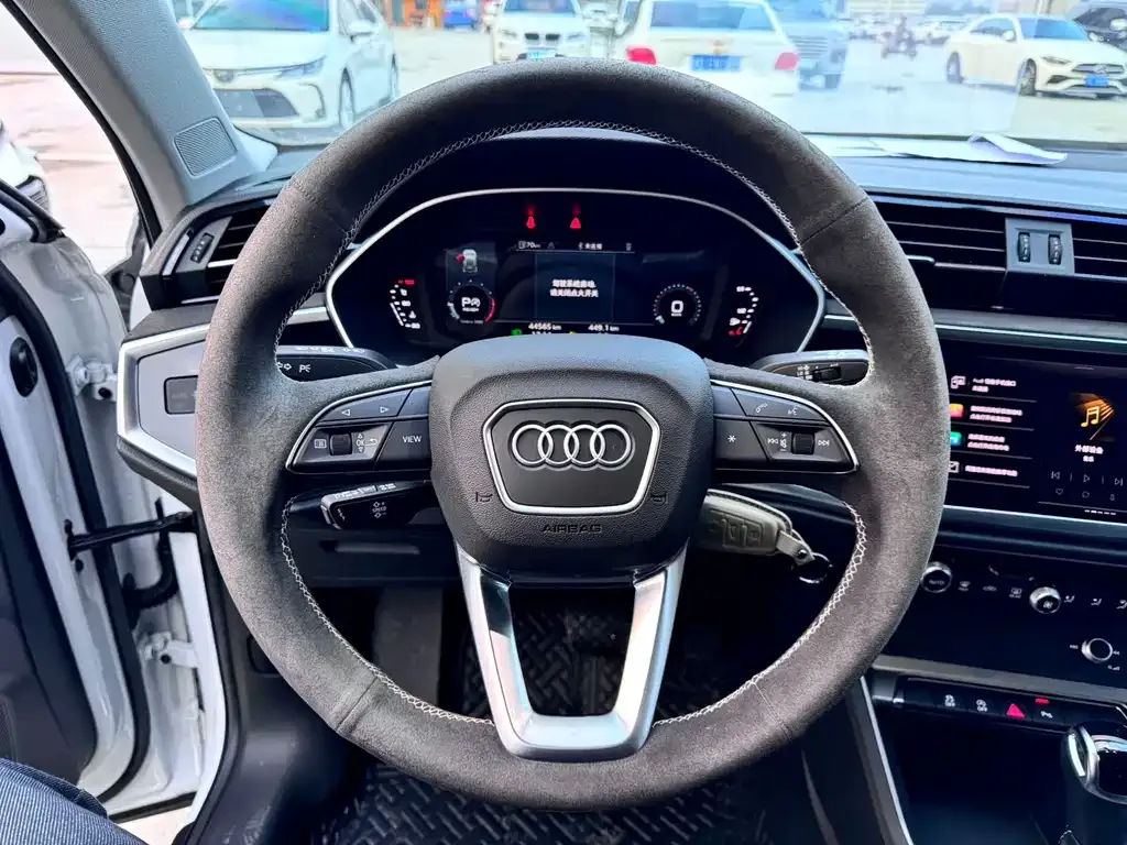 Audi Q3 — фото 9