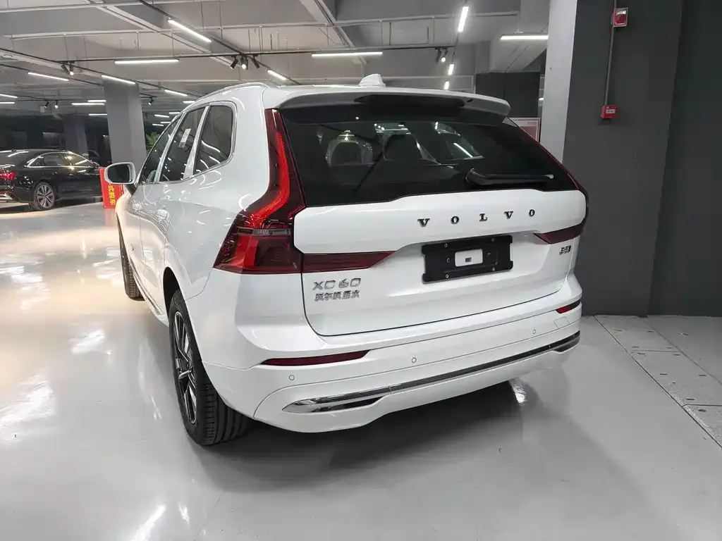 Volvo XC60 — фото 2