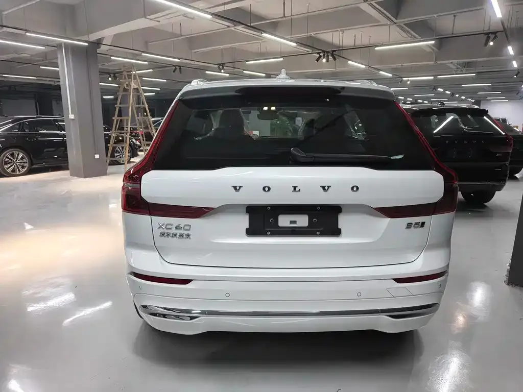 Volvo XC60 — фото 3