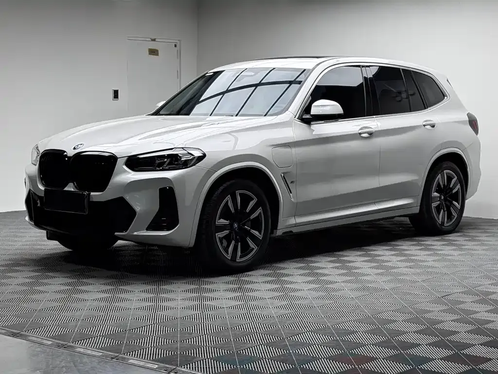 BMW iX3 — фото 4