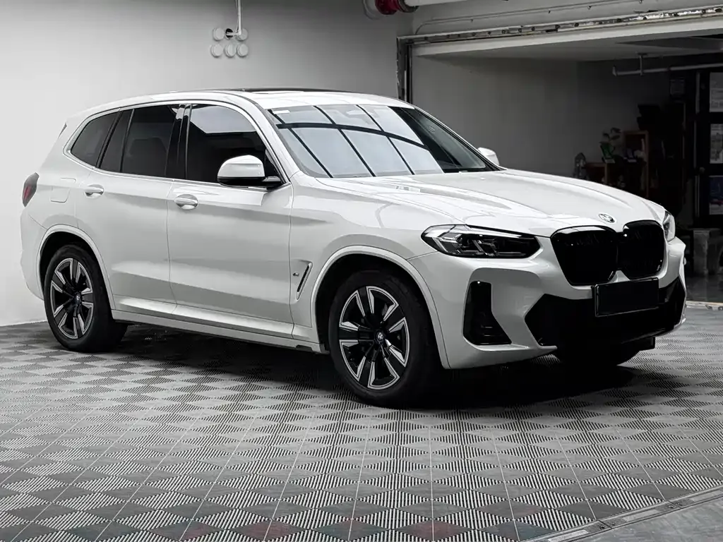 BMW iX3 — фото 5