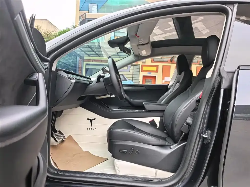 Tesla Model Y — фото 5