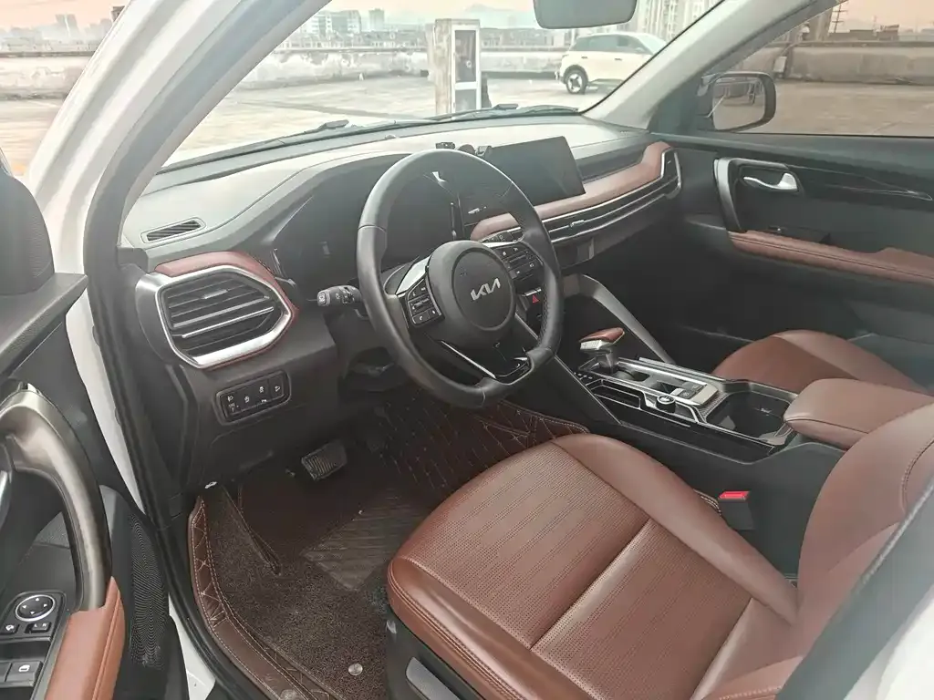 Kia Sportage — фото 8